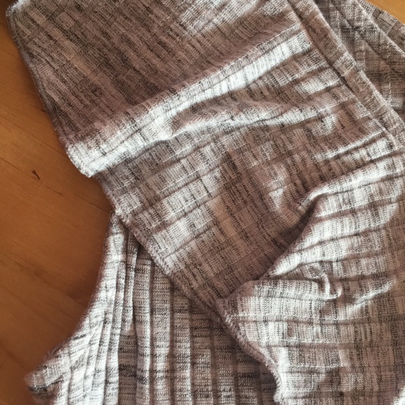 BNWOT AEO Grey One Shoulder Ruffle Knit Dress - Picture 6 of 7